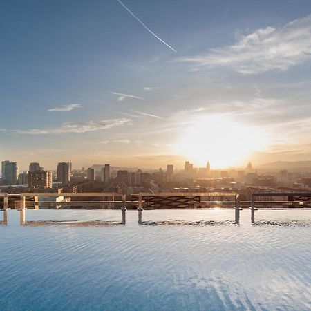 Tembo Barcelona Hotel ซานต์อาเตรียเดเบซอซ ภายนอก รูปภาพ