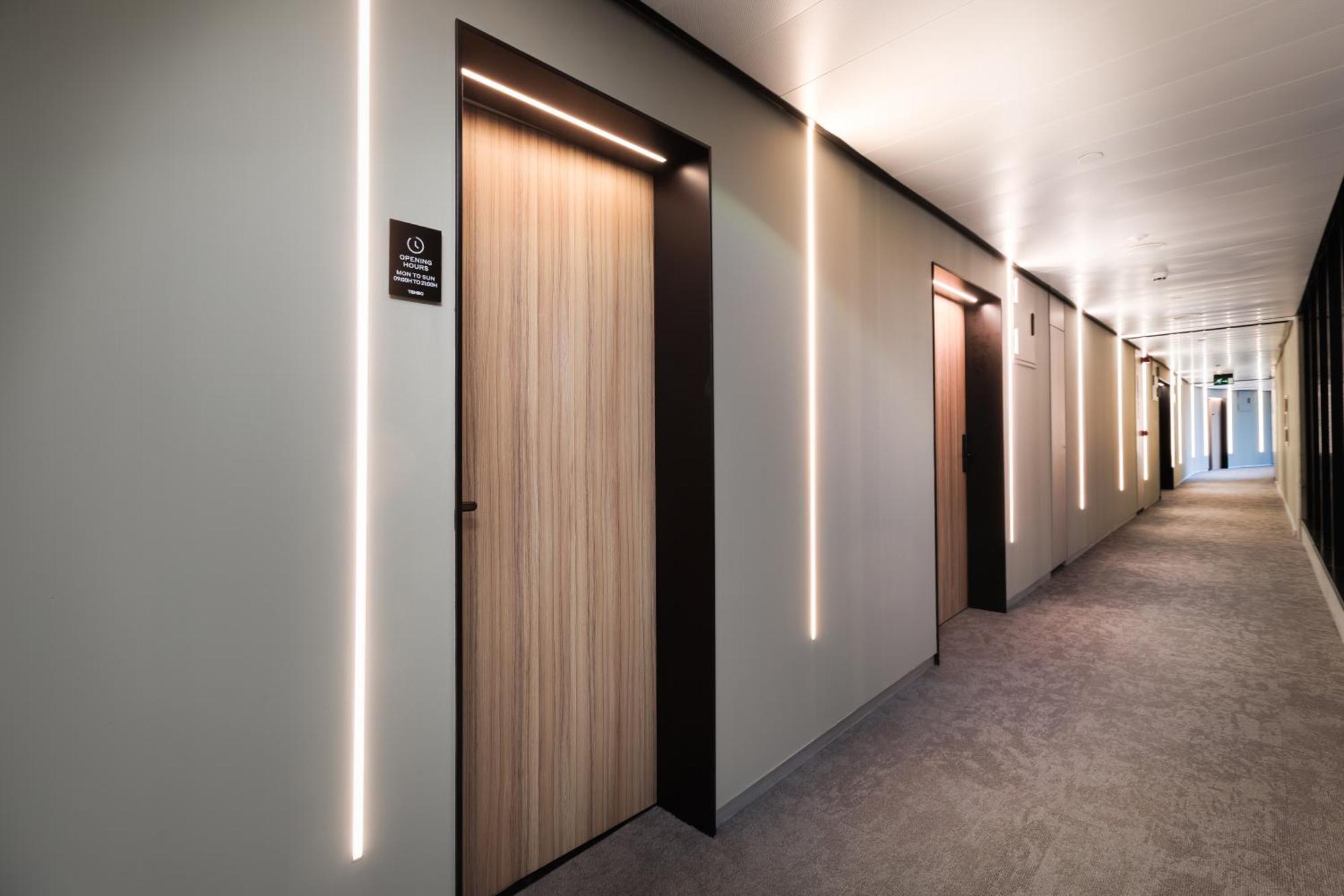 Tembo Barcelona Hotel ซานต์อาเตรียเดเบซอซ ภายนอก รูปภาพ