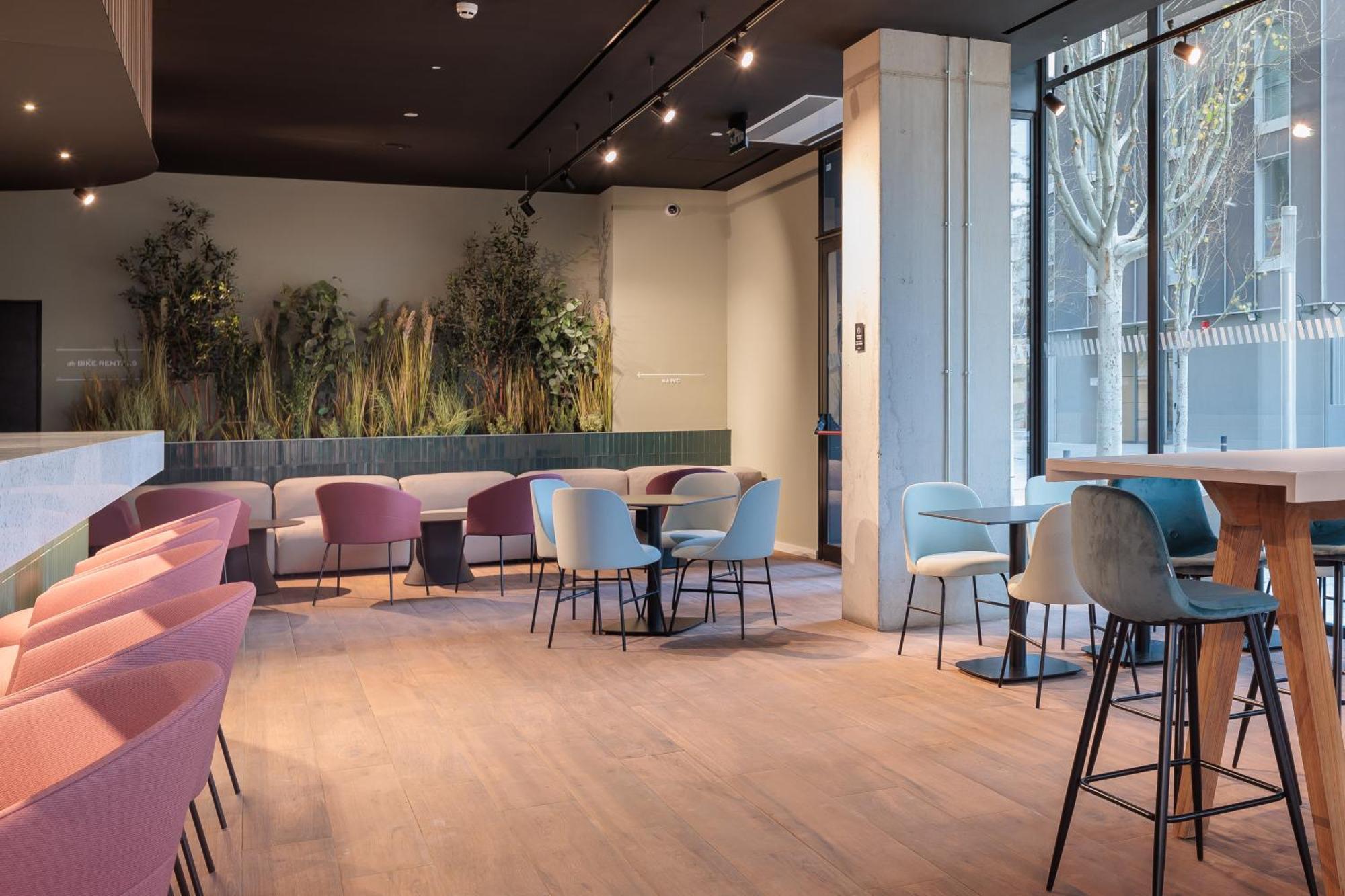 Tembo Barcelona Hotel ซานต์อาเตรียเดเบซอซ ภายนอก รูปภาพ