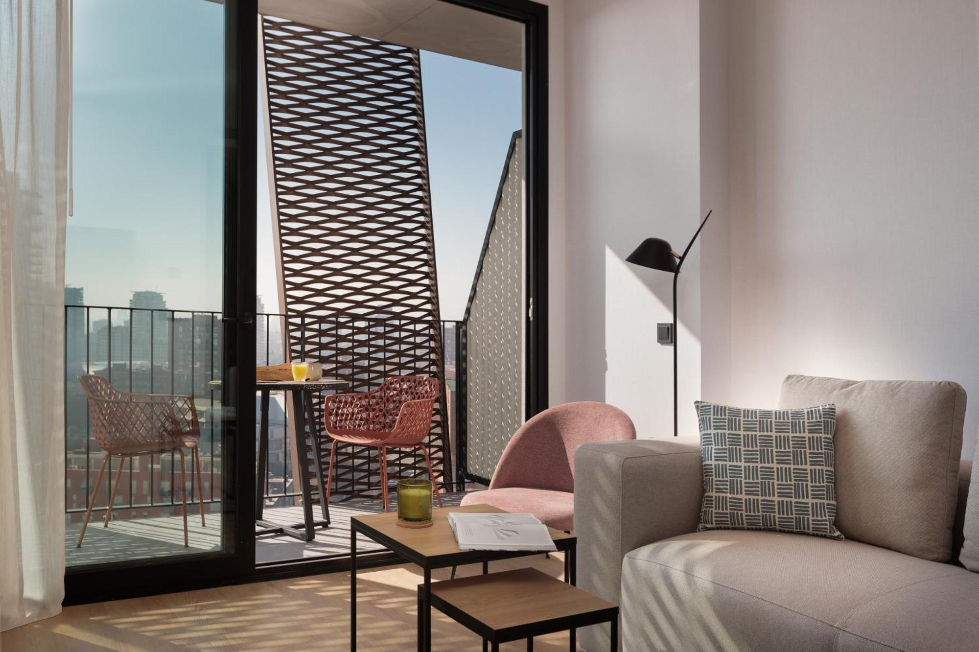 Tembo Barcelona Hotel ซานต์อาเตรียเดเบซอซ ภายนอก รูปภาพ
