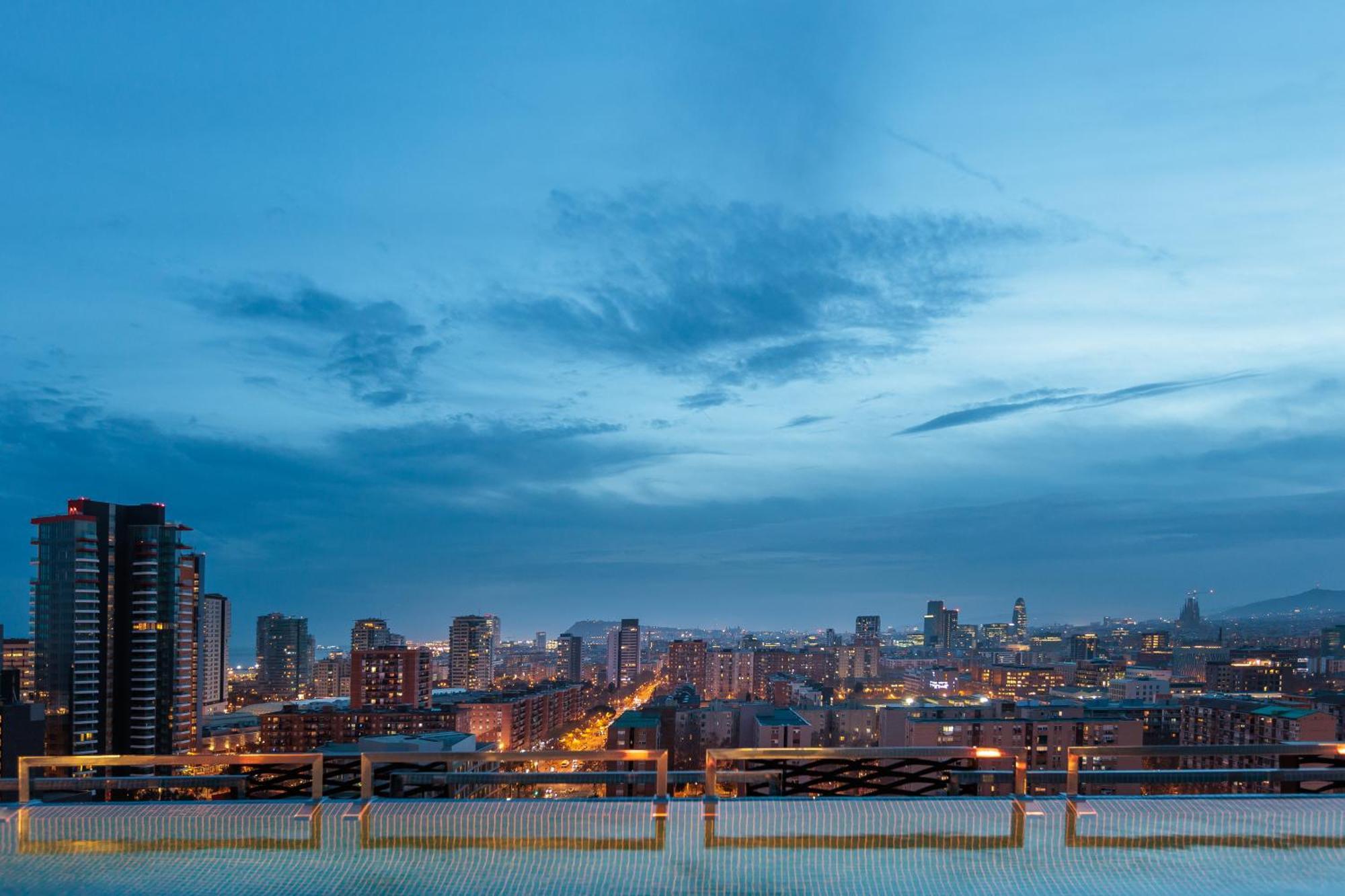 Tembo Barcelona Hotel ซานต์อาเตรียเดเบซอซ ภายนอก รูปภาพ