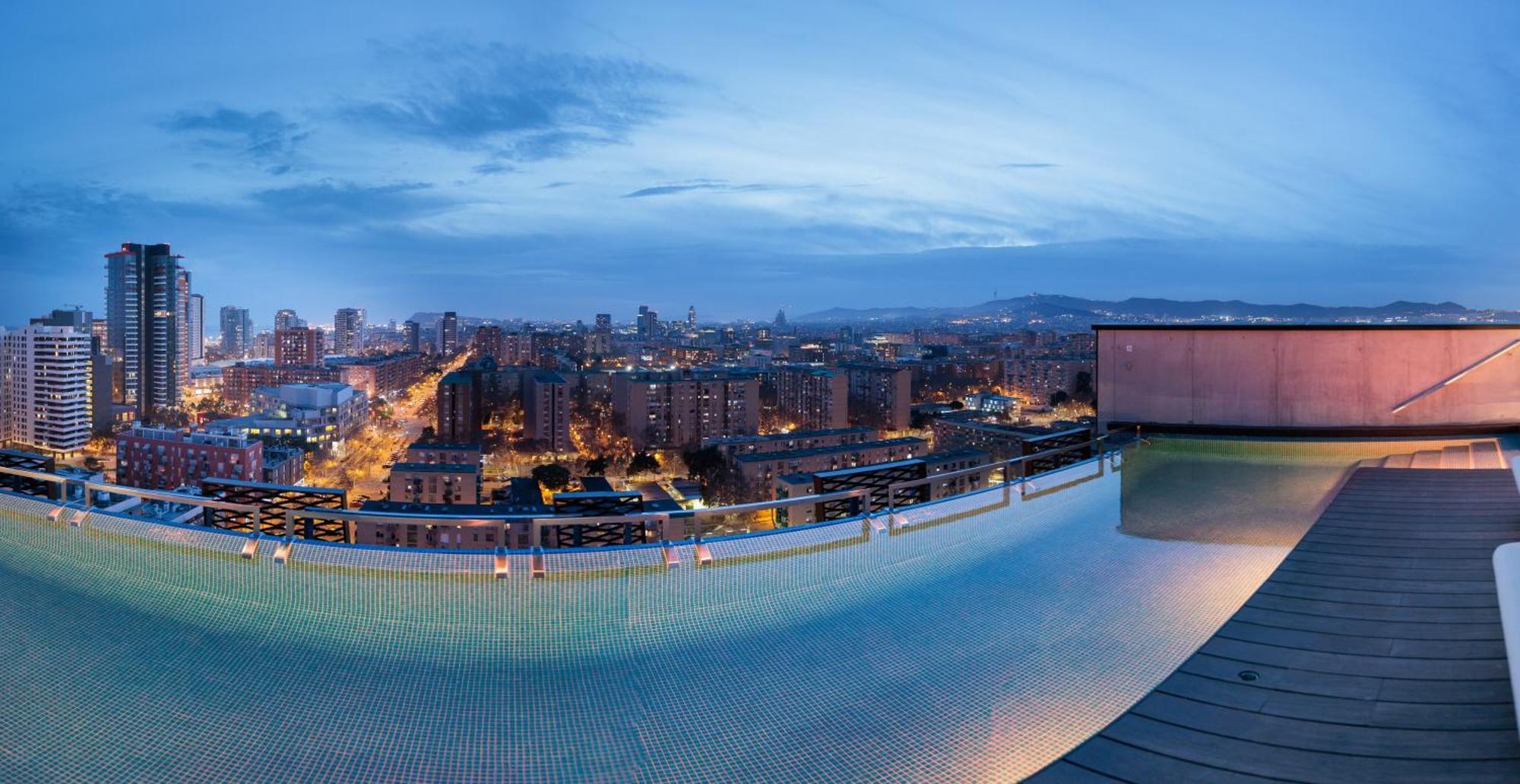 Tembo Barcelona Hotel ซานต์อาเตรียเดเบซอซ ภายนอก รูปภาพ