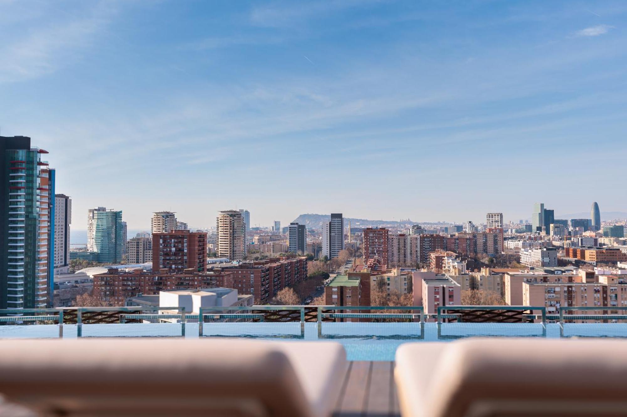 Tembo Barcelona Hotel ซานต์อาเตรียเดเบซอซ ภายนอก รูปภาพ