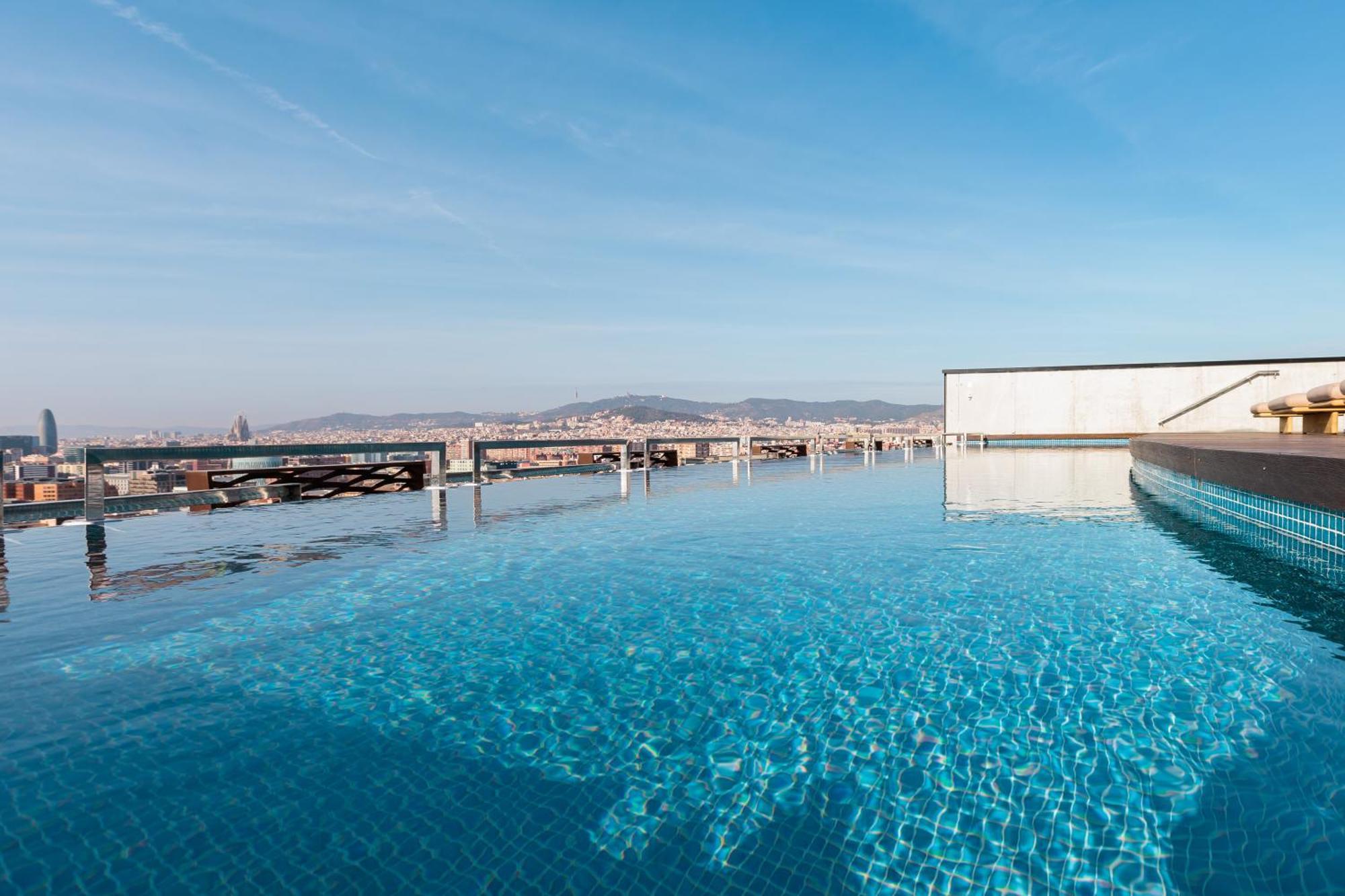 Tembo Barcelona Hotel ซานต์อาเตรียเดเบซอซ ภายนอก รูปภาพ
