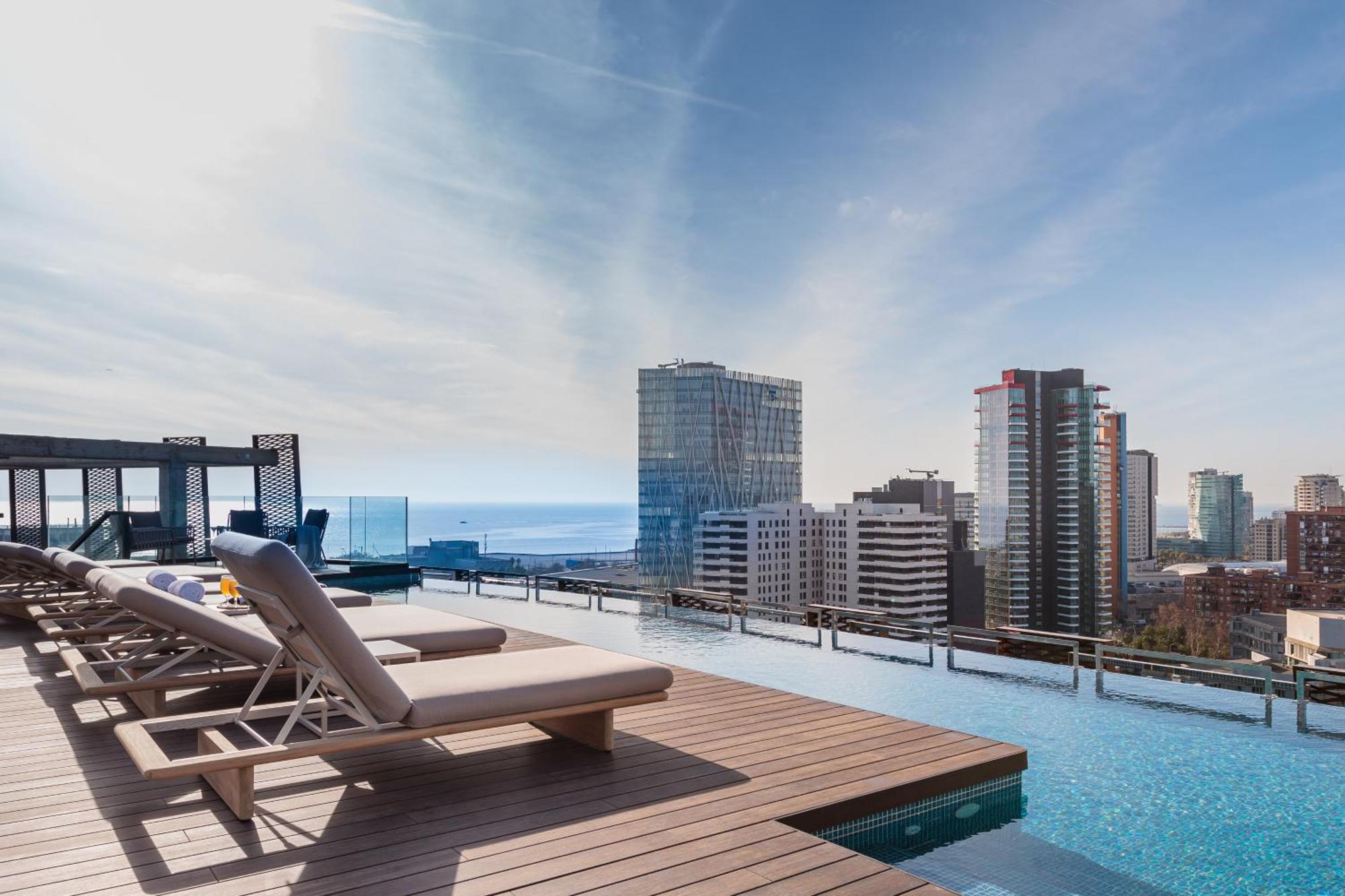 Tembo Barcelona Hotel ซานต์อาเตรียเดเบซอซ ภายนอก รูปภาพ