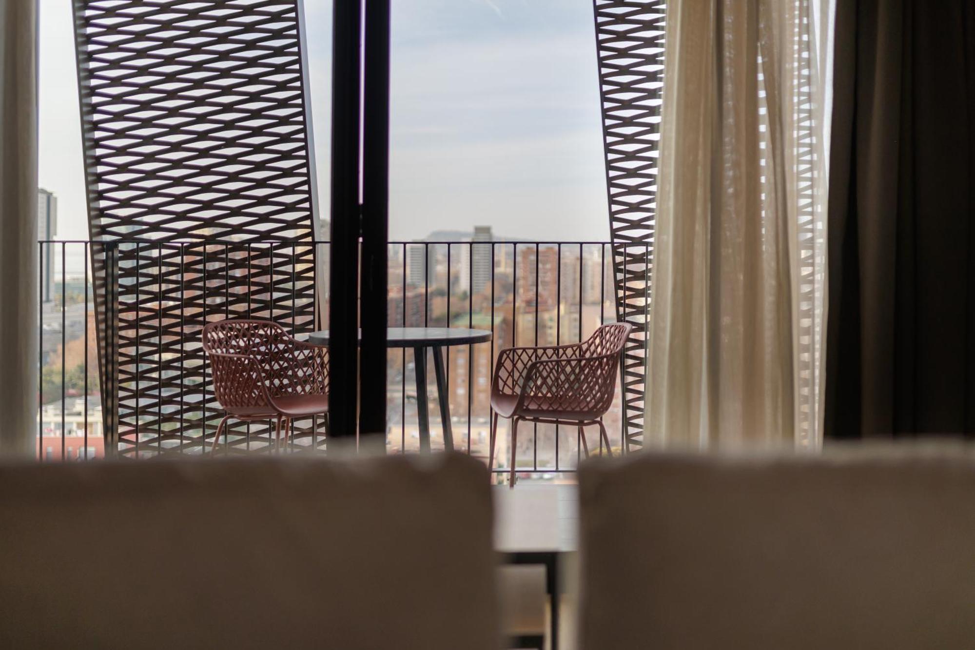 Tembo Barcelona Hotel ซานต์อาเตรียเดเบซอซ ภายนอก รูปภาพ