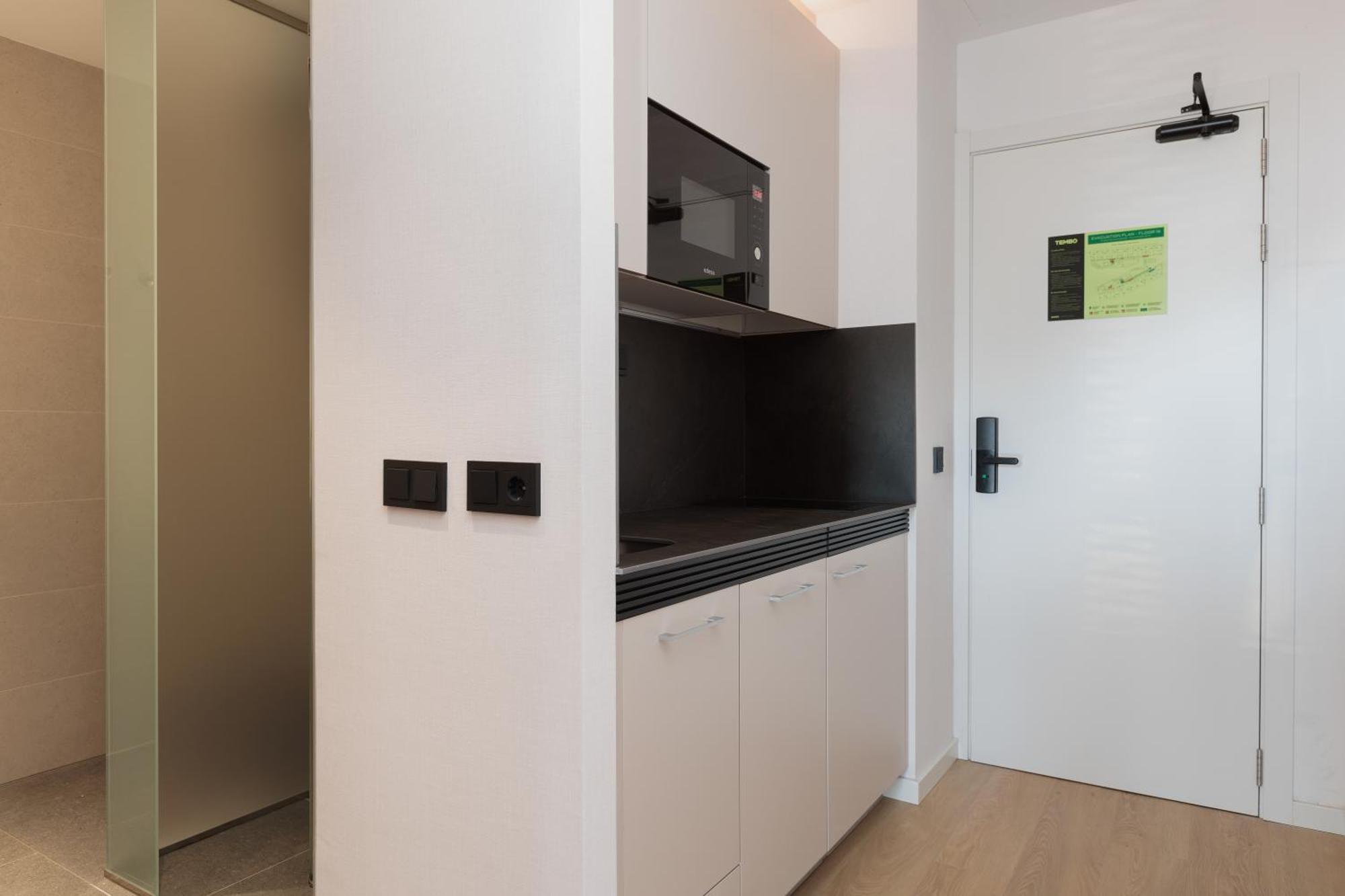 Tembo Barcelona Hotel ซานต์อาเตรียเดเบซอซ ภายนอก รูปภาพ