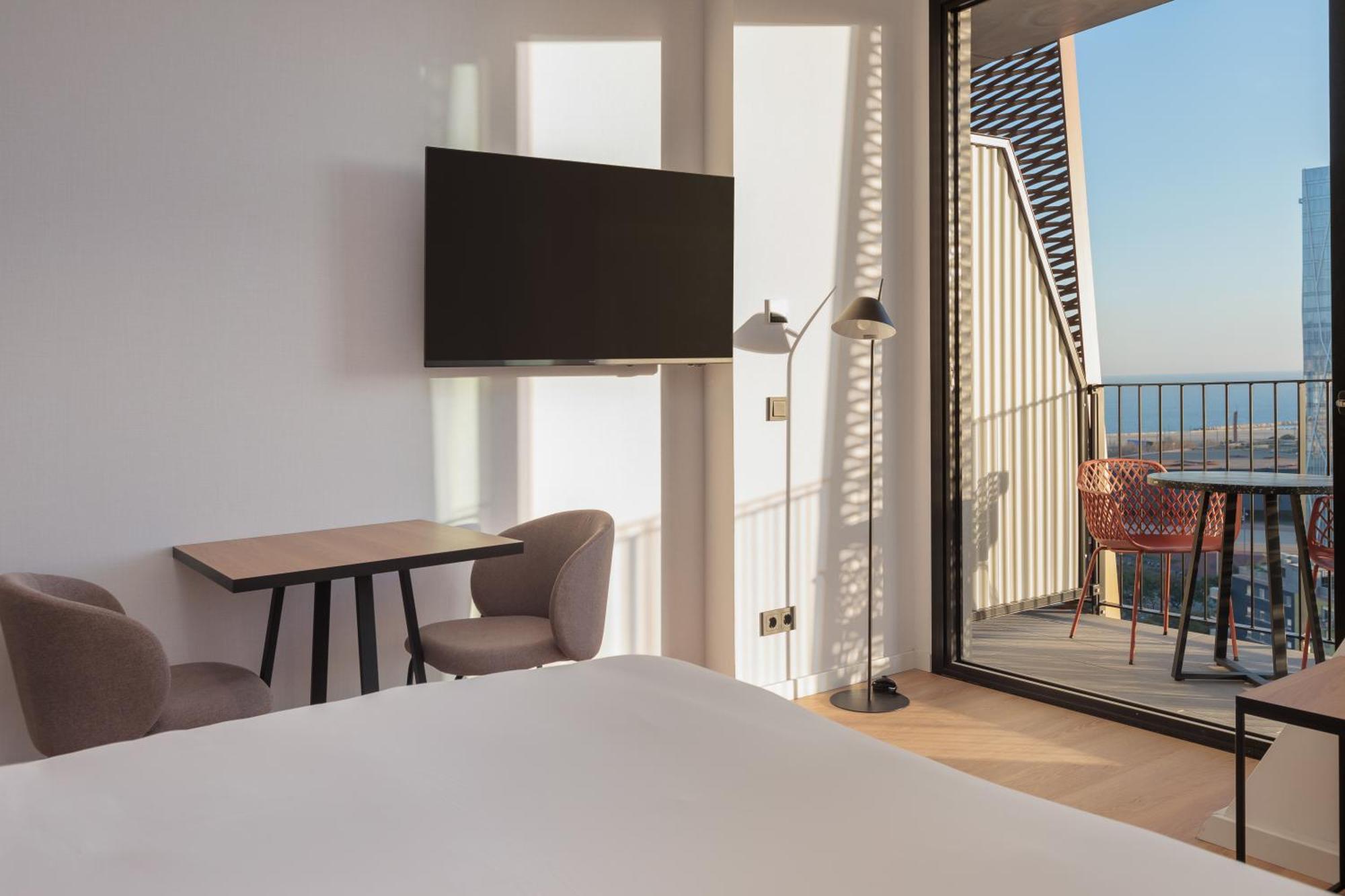 Tembo Barcelona Hotel ซานต์อาเตรียเดเบซอซ ภายนอก รูปภาพ