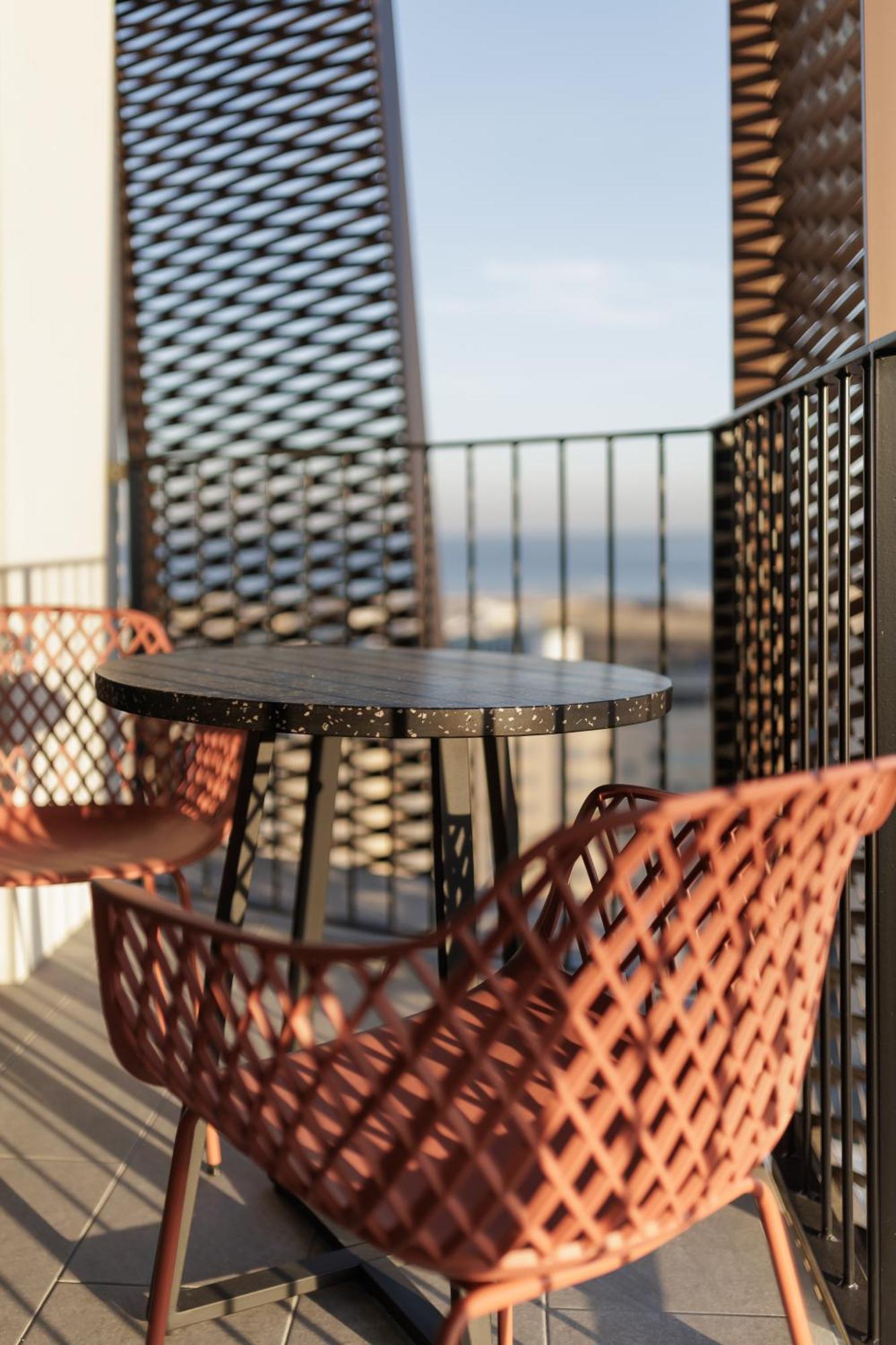 Tembo Barcelona Hotel ซานต์อาเตรียเดเบซอซ ภายนอก รูปภาพ