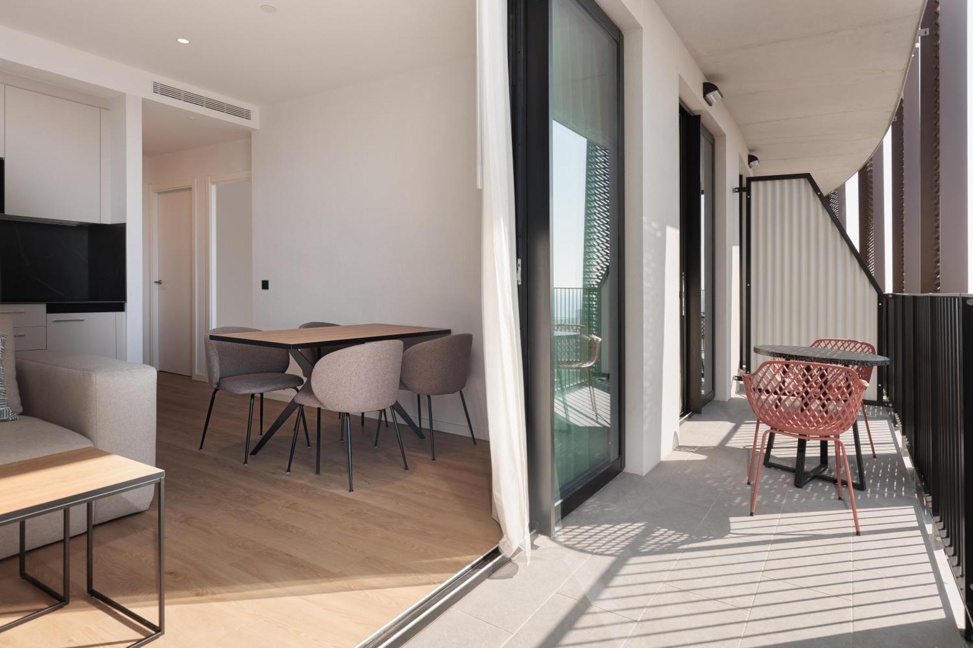 Tembo Barcelona Hotel ซานต์อาเตรียเดเบซอซ ภายนอก รูปภาพ