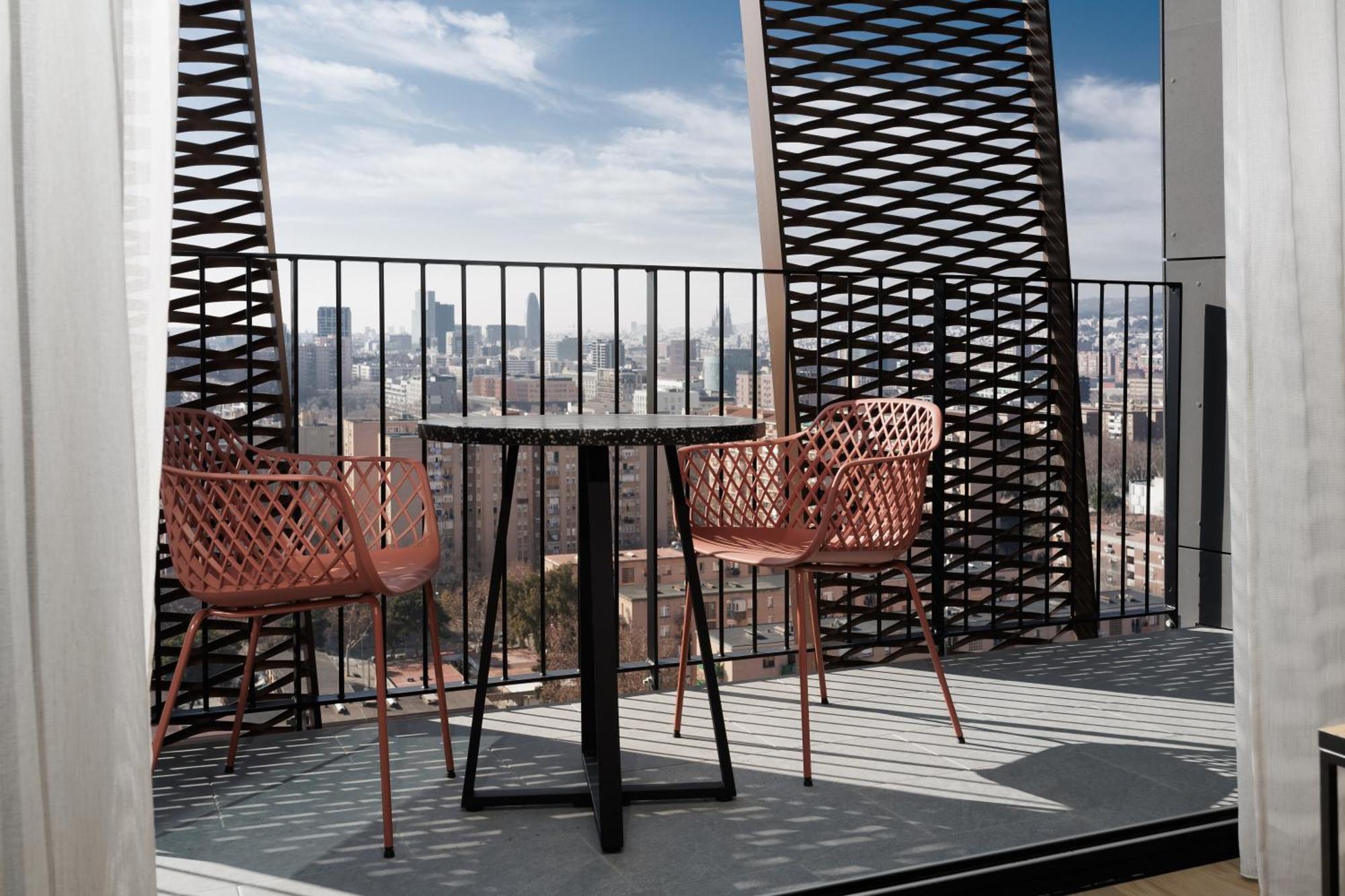 Tembo Barcelona Hotel ซานต์อาเตรียเดเบซอซ ภายนอก รูปภาพ