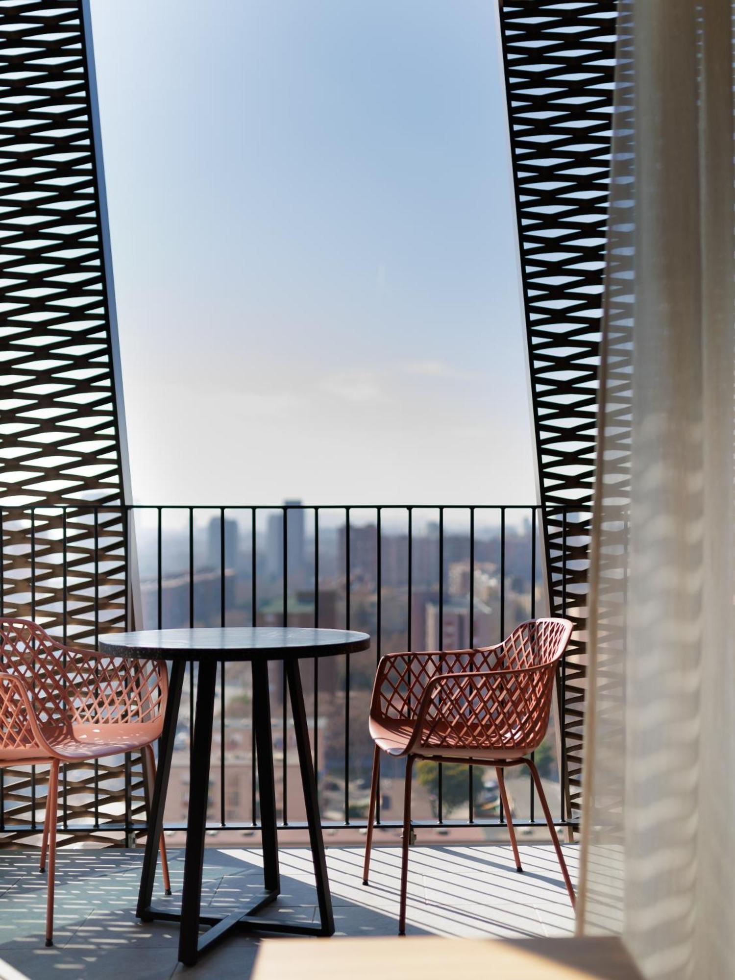 Tembo Barcelona Hotel ซานต์อาเตรียเดเบซอซ ภายนอก รูปภาพ