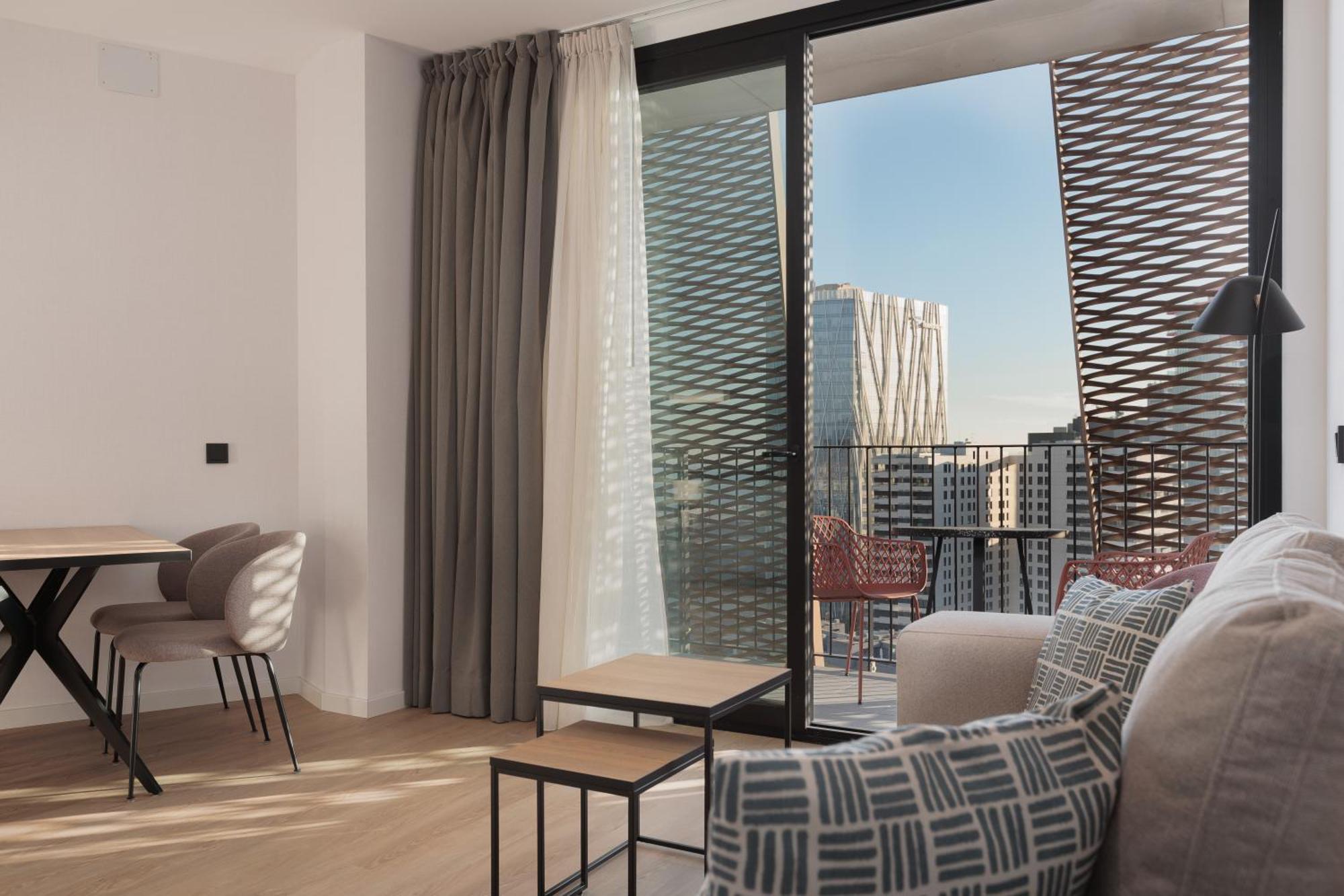 Tembo Barcelona Hotel ซานต์อาเตรียเดเบซอซ ภายนอก รูปภาพ