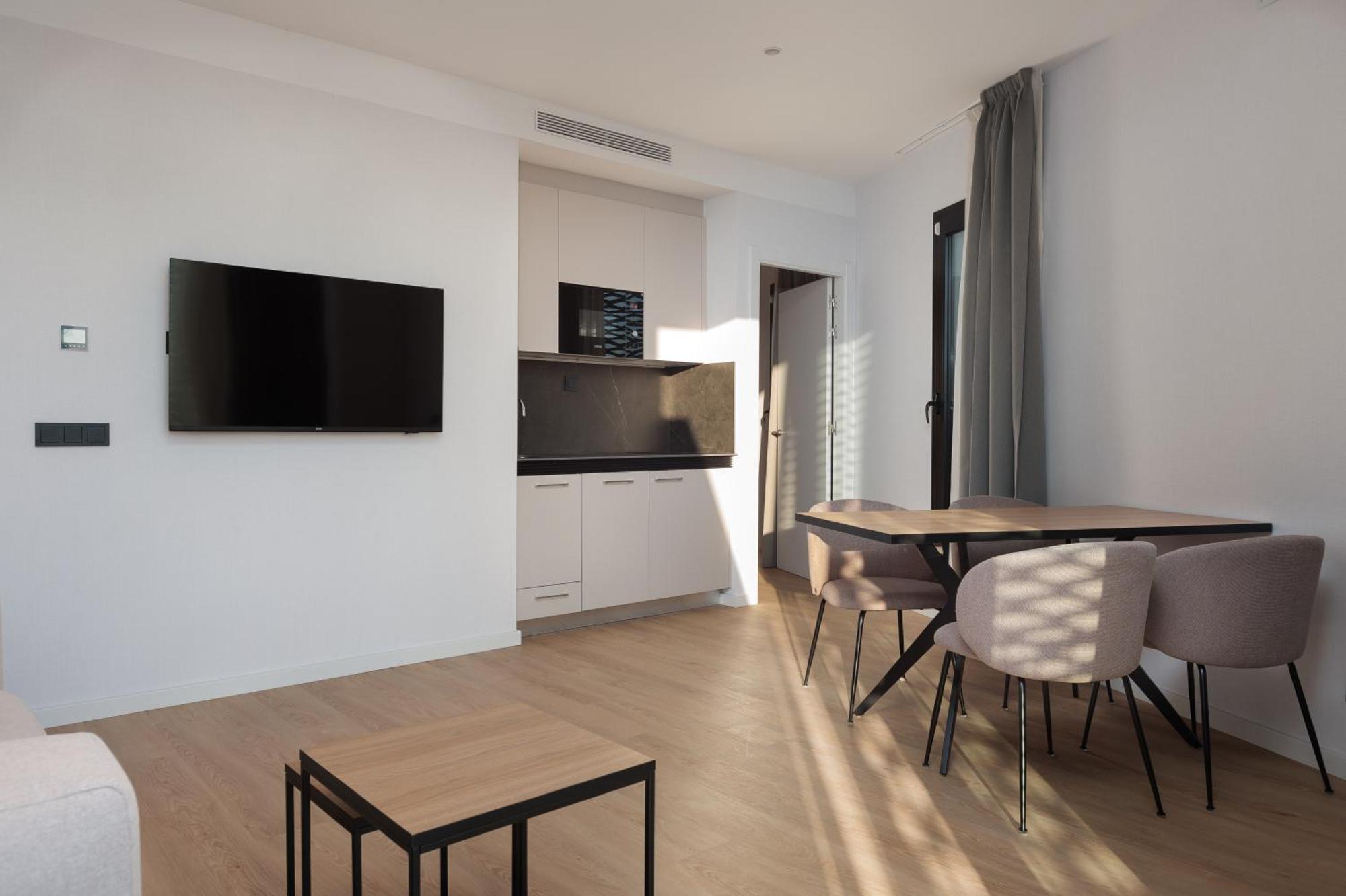 Tembo Barcelona Hotel ซานต์อาเตรียเดเบซอซ ภายนอก รูปภาพ