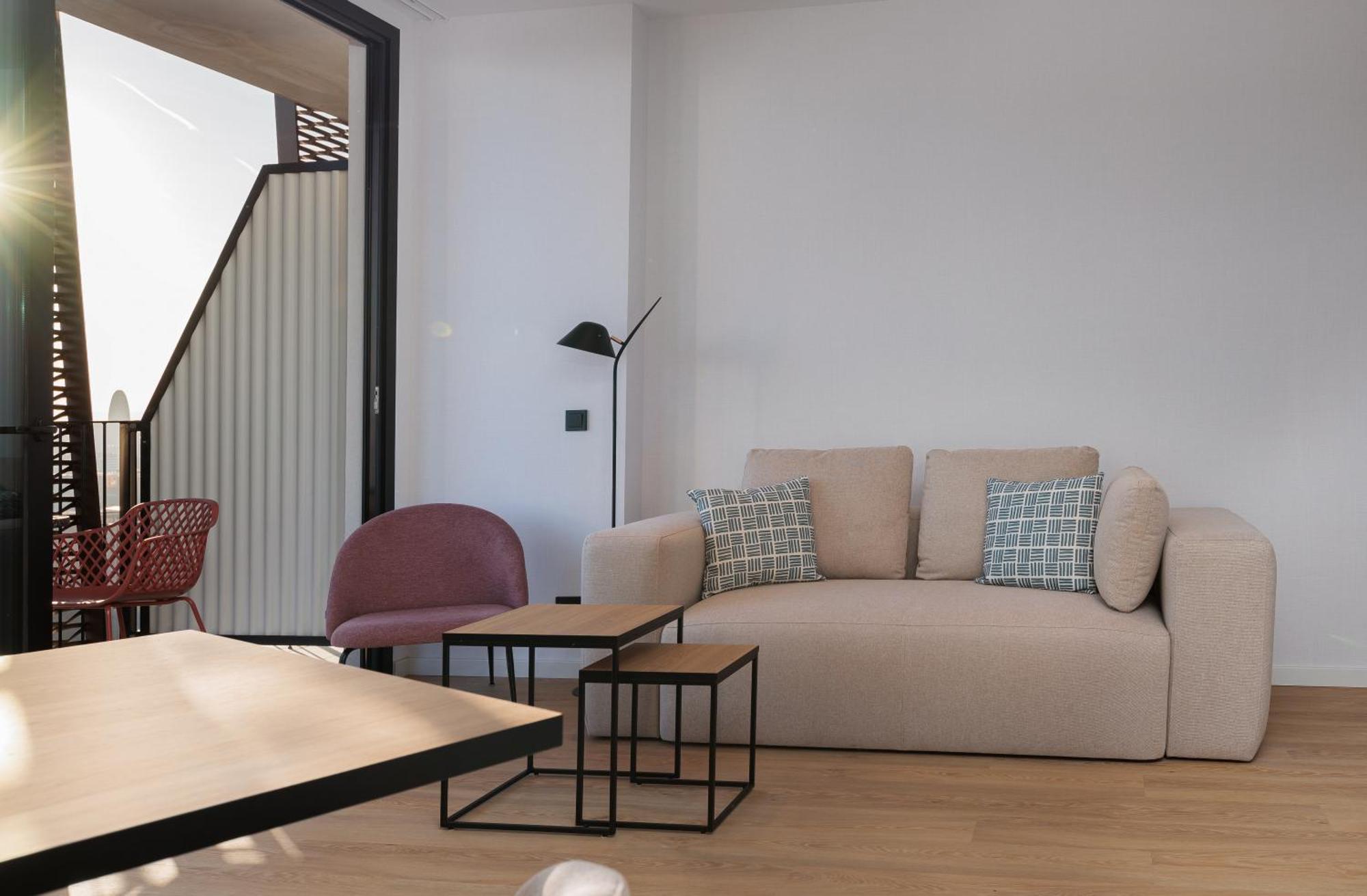 Tembo Barcelona Hotel ซานต์อาเตรียเดเบซอซ ภายนอก รูปภาพ