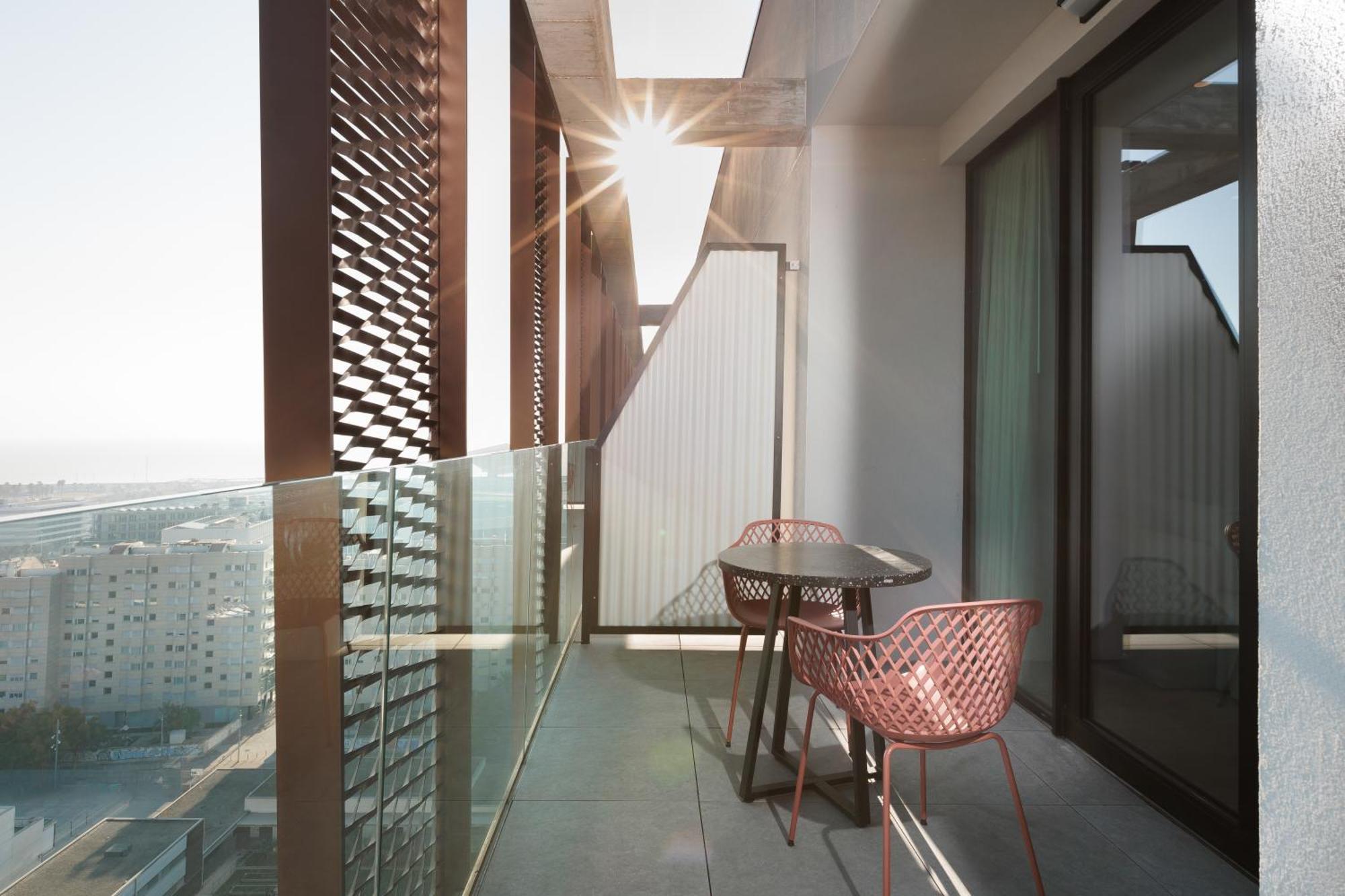 Tembo Barcelona Hotel ซานต์อาเตรียเดเบซอซ ภายนอก รูปภาพ