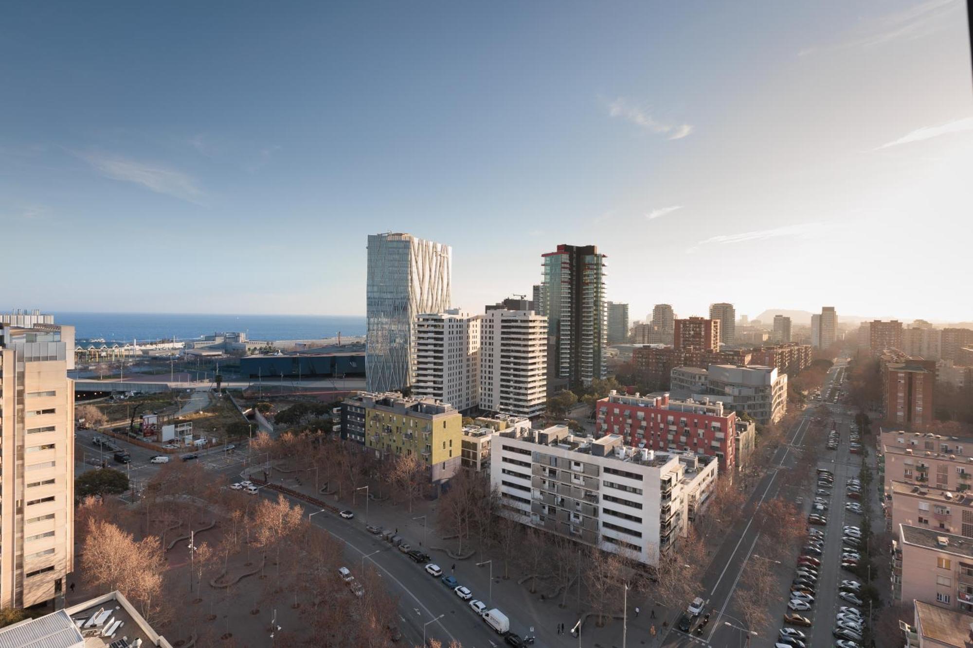 Tembo Barcelona Hotel ซานต์อาเตรียเดเบซอซ ภายนอก รูปภาพ