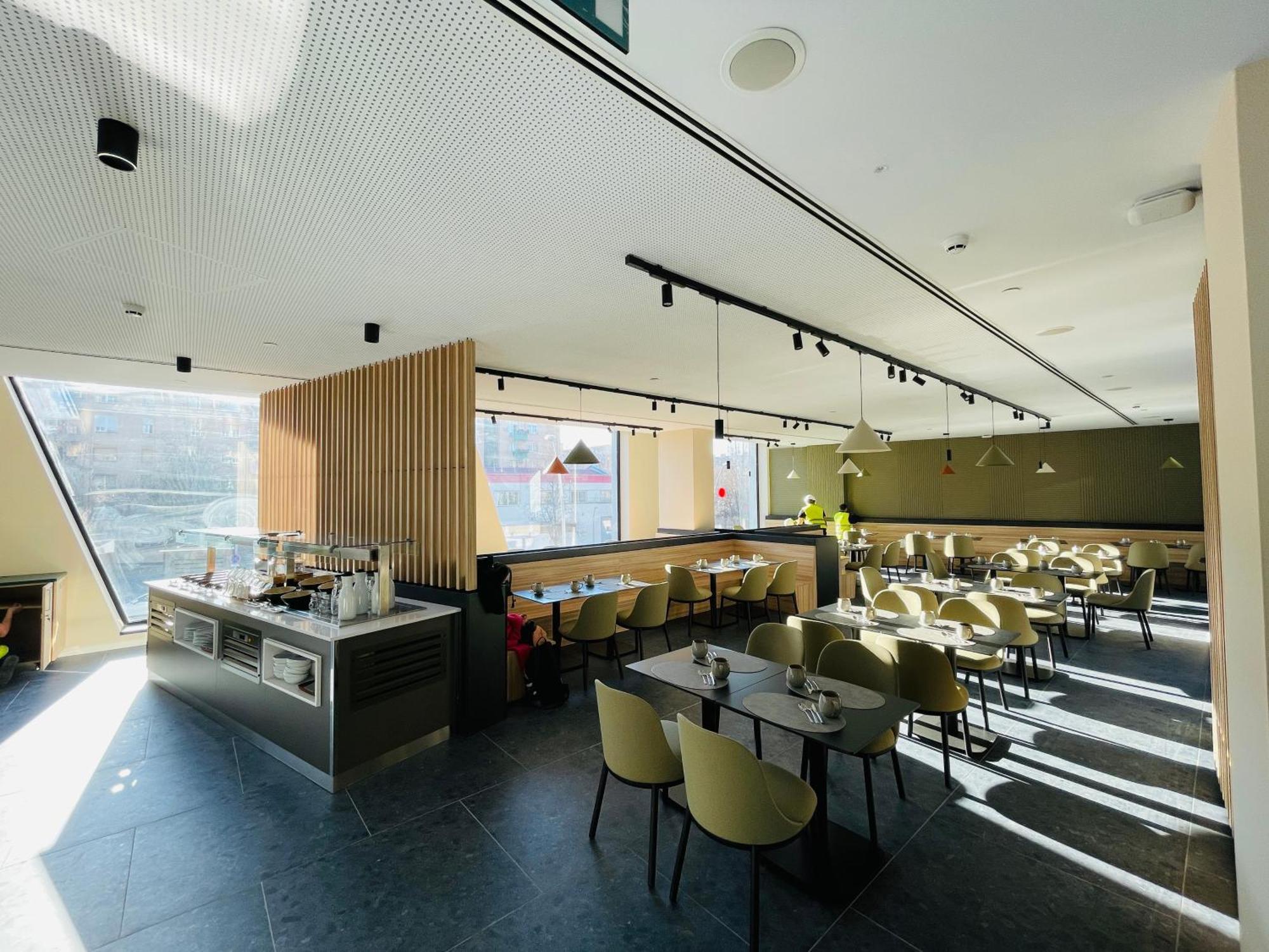Tembo Barcelona Hotel ซานต์อาเตรียเดเบซอซ ภายนอก รูปภาพ