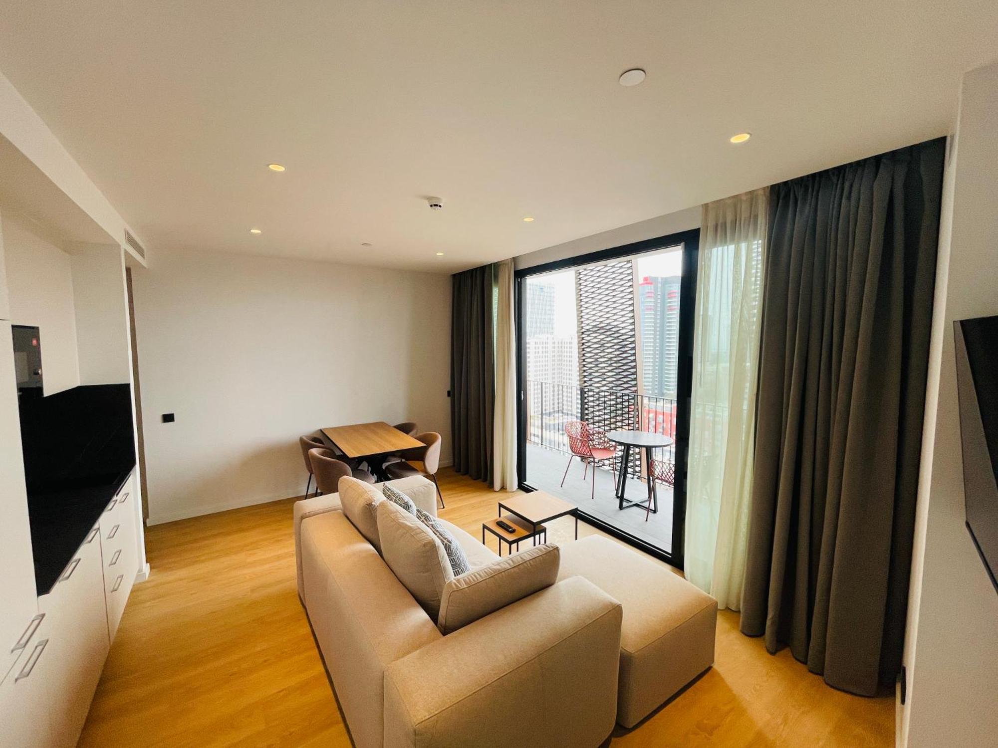Tembo Barcelona Hotel ซานต์อาเตรียเดเบซอซ ภายนอก รูปภาพ
