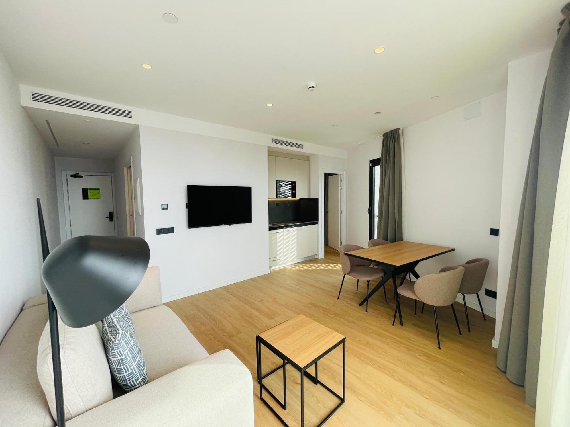 Tembo Barcelona Hotel ซานต์อาเตรียเดเบซอซ ภายนอก รูปภาพ