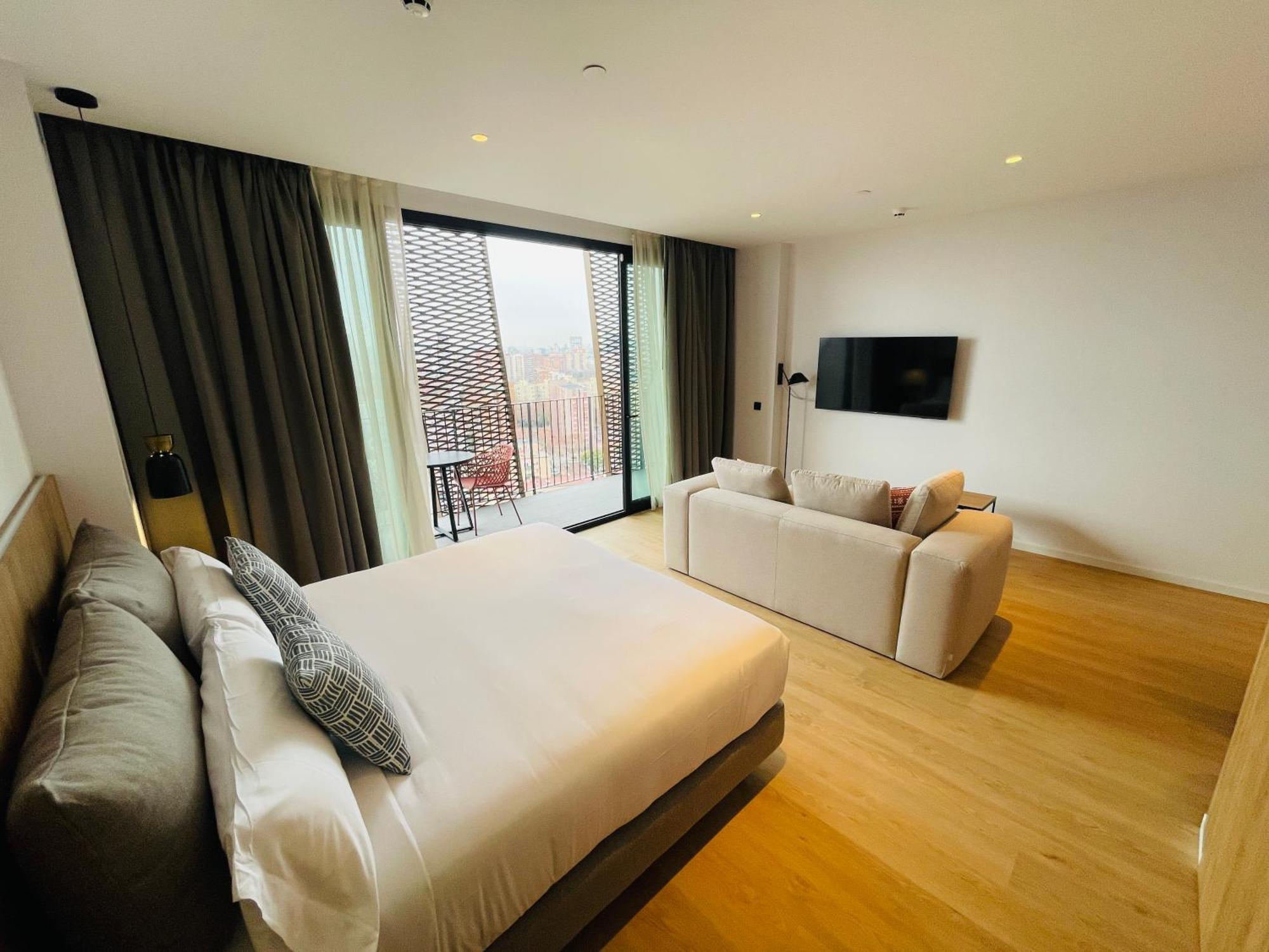 Tembo Barcelona Hotel ซานต์อาเตรียเดเบซอซ ภายนอก รูปภาพ