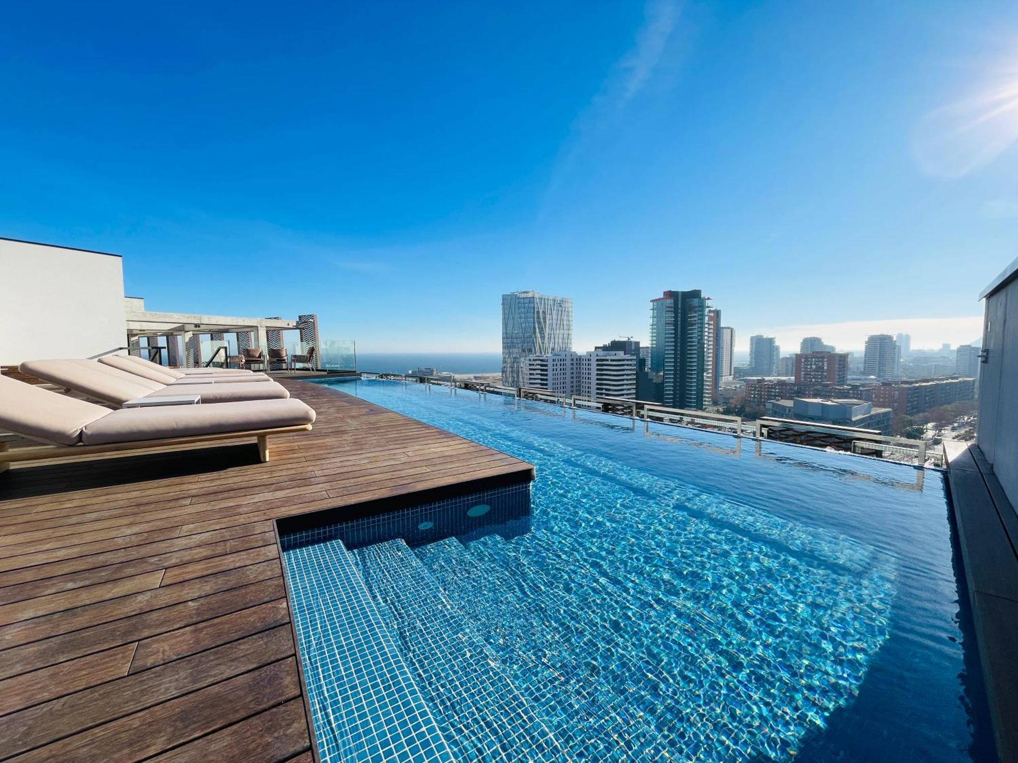 Tembo Barcelona Hotel ซานต์อาเตรียเดเบซอซ ภายนอก รูปภาพ