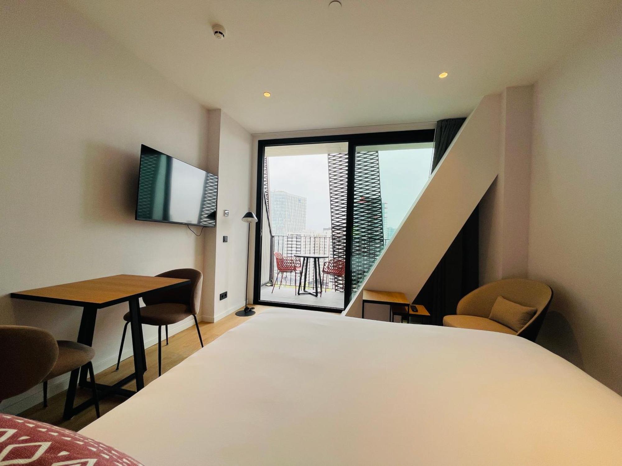 Tembo Barcelona Hotel ซานต์อาเตรียเดเบซอซ ภายนอก รูปภาพ