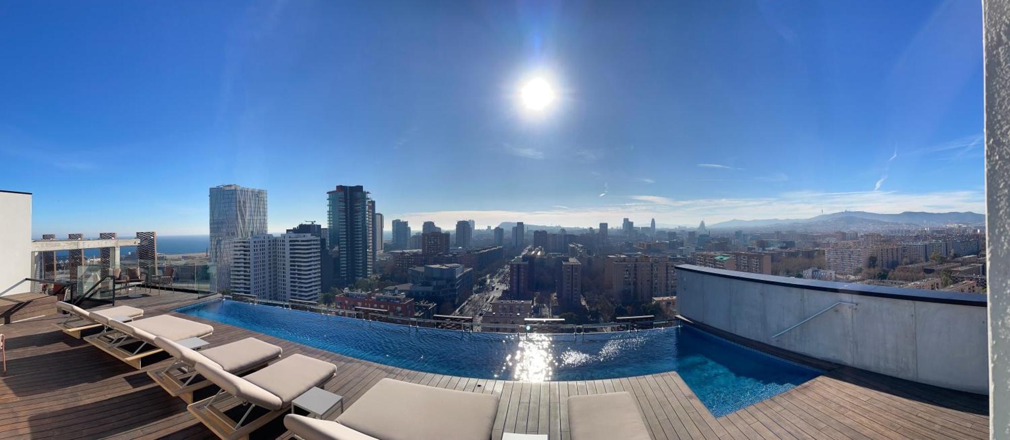 Tembo Barcelona Hotel ซานต์อาเตรียเดเบซอซ ภายนอก รูปภาพ