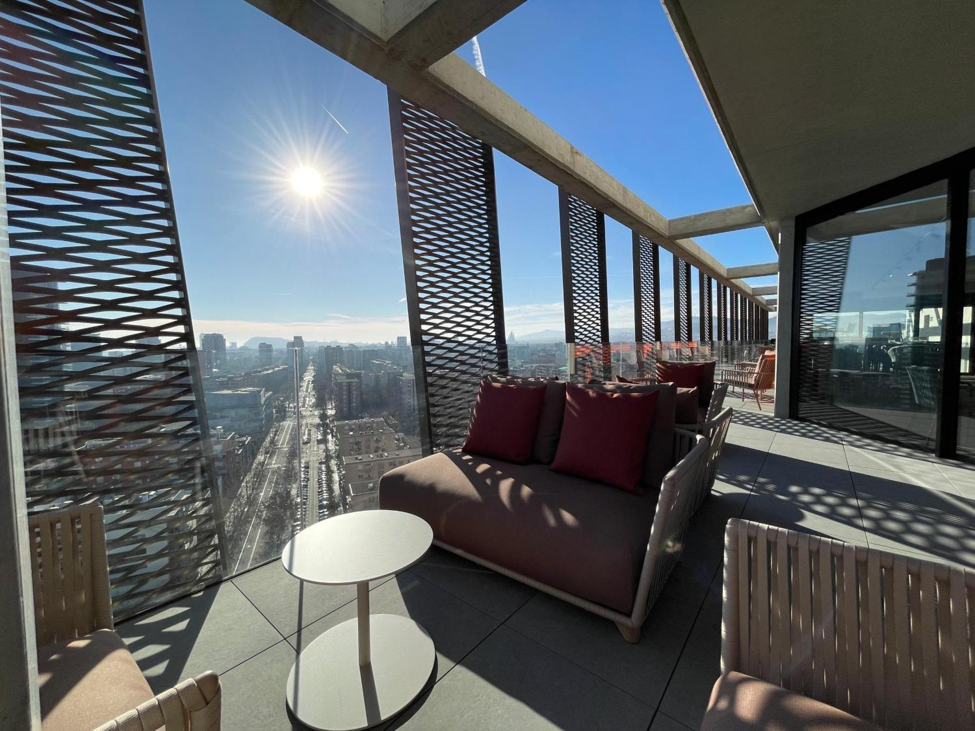 Tembo Barcelona Hotel ซานต์อาเตรียเดเบซอซ ภายนอก รูปภาพ