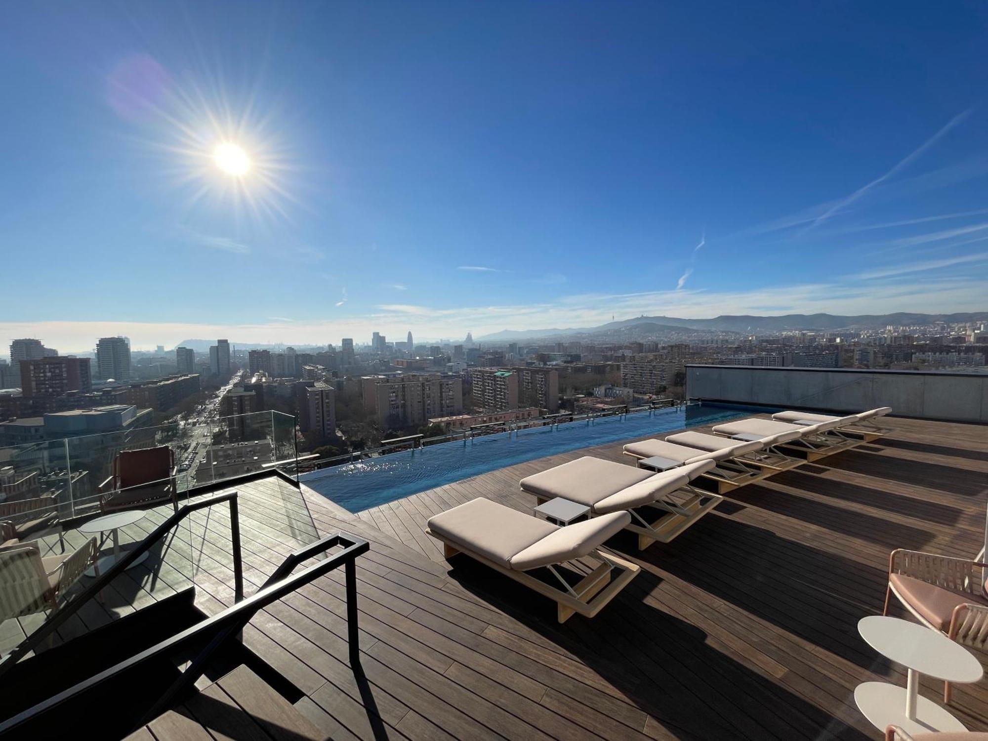 Tembo Barcelona Hotel ซานต์อาเตรียเดเบซอซ ภายนอก รูปภาพ